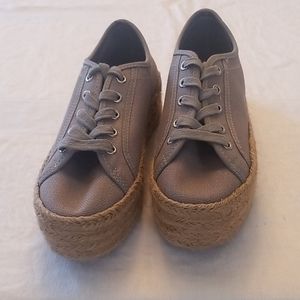 Platform Sneakers 💚